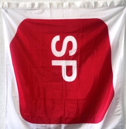 SP-Fahne mit Hohlsaum und Bändel à CHF 19