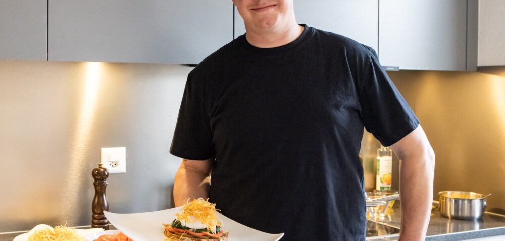 Fotos SP Magazin Beitrag "Kochen fürs Klima": Thierry Jungo kocht für bei sich zuhause in Düdingen am 11..10.2025.